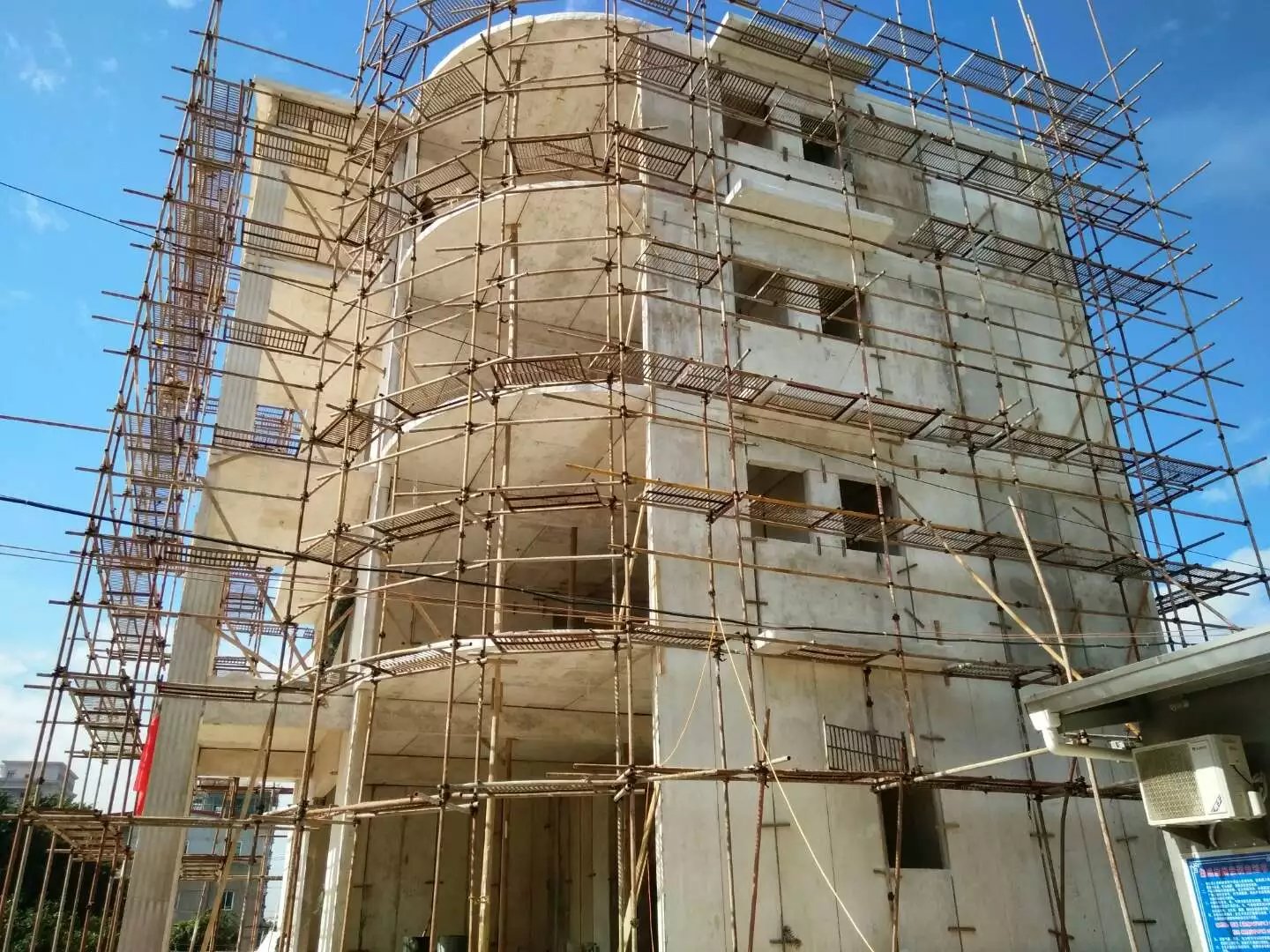 安庆星河绿色环保装配式建材在福建修建的五层别墅建筑